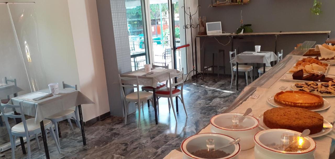 Hotel Garni Anna Cervia Exterior photo